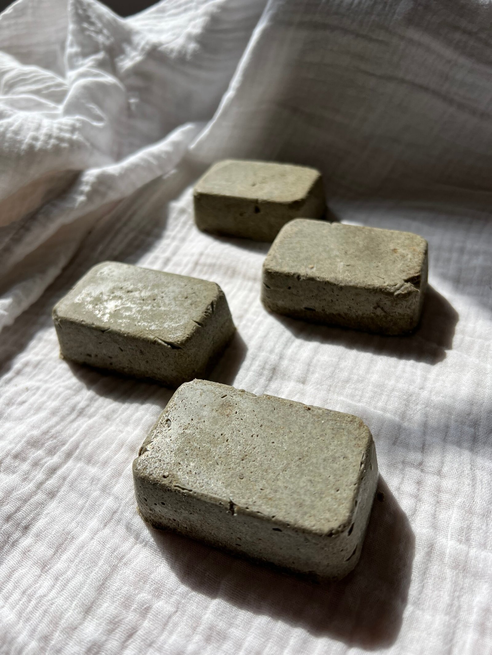 img_2938 Shampoing solide anti chute de cheveux – Image 1